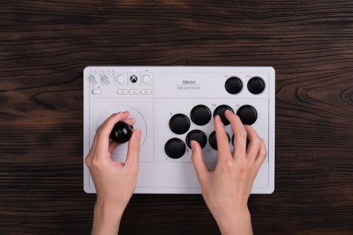 ：微软授权无线连接 Xbox 主机的街机摇杆AG电玩国际八位堂（8BitDo）新品发布(图5)